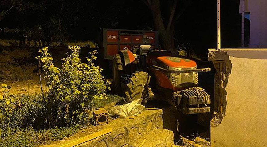 Traktörü süren çocuk sürücü oyun oynayan çocukların arasına daldı 2 kardeş öldü