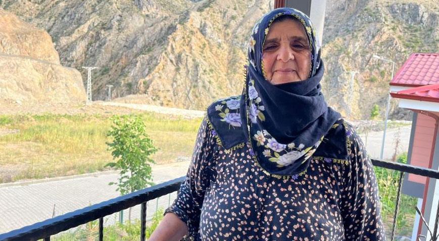 Köyde tek başına kalmış baraj suları evine dayanmıştı Sebaha Nineden haber var