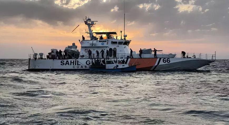 Çeşme açıklarında göçmenleri taşıyan bot battı 1 kişi kayıp