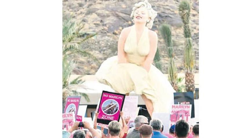 Marilyn Monroe’nun heykeli taşınıyor
