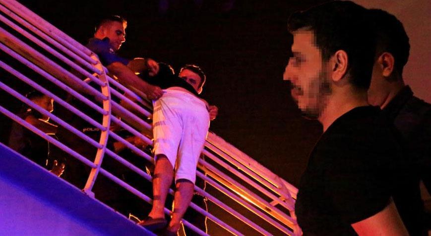 8 metre yükseklikte intihara kalkıştı Polisten telefon refleksi