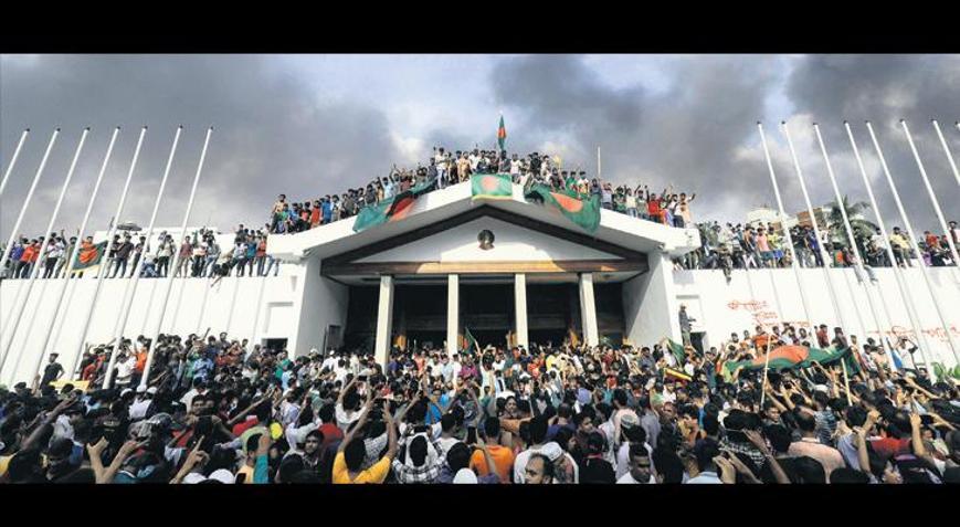 Bangladeş’te isyan: Başbakan ülkeden kaçtı