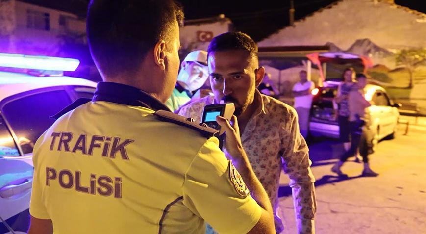 Alkollü olarak polise yakalandı, sözleri ile şoke etti: Zaten meşhurum