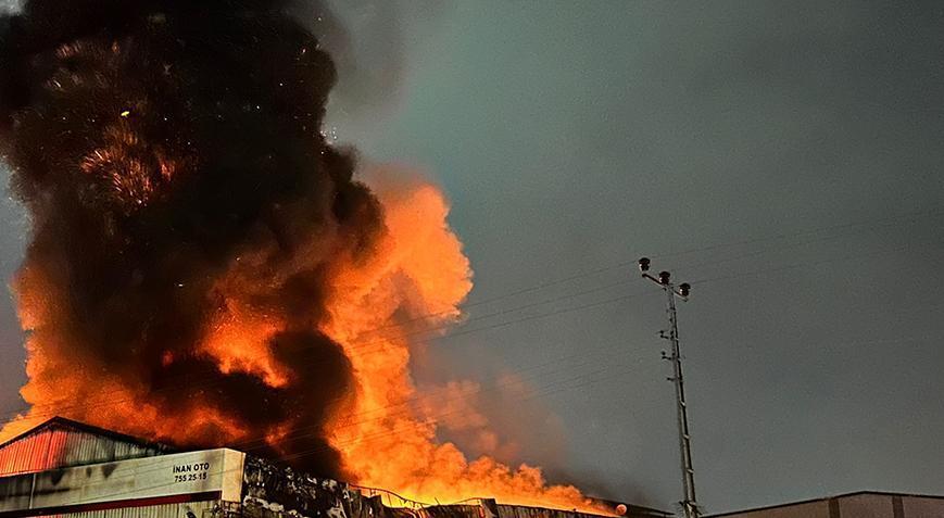 Hatayda lastik deposunda korkutan yangın Kontrol altına alındı