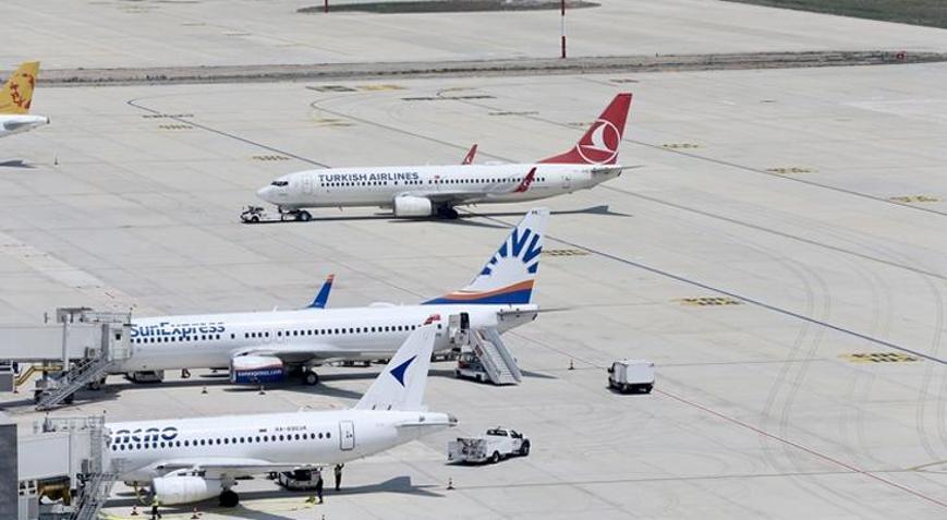 İlk yolcu uçağı Çukurova Uluslararası Havalimanına iniş yaptı