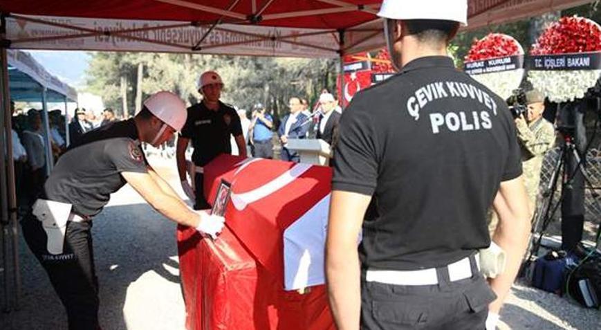 İstanbulda denetim esnasında şehit düşen polis memuru Peksoy son yolculuğuna uğurlandı