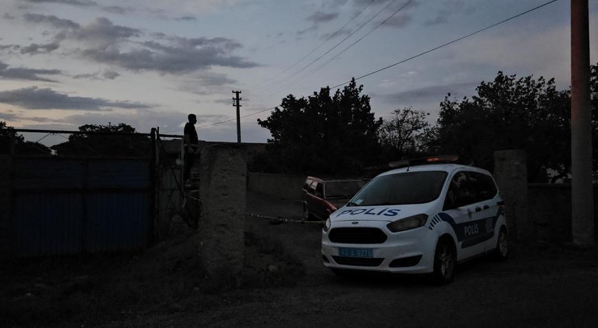 Tartıştığı eşine tüfekle ateş etmek isterken araya girmek isteyen 5 yaşındaki kızını öldürdü