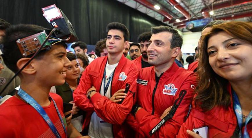 TEKNOFEST yarışmaları başladı Selçuk Bayraktar: Bu yıl yine kendi rekorunu kırdı