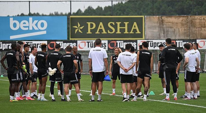 Van Bronckhorst: ‘Beşiktaş’ın gücünü herkese gösterelim’