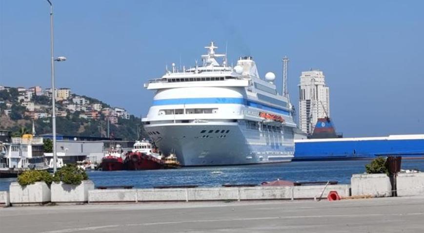 Dev kruvaziyer Samsuna demirledi Tam bin 73 yolcu ziyaretlerde bulundu