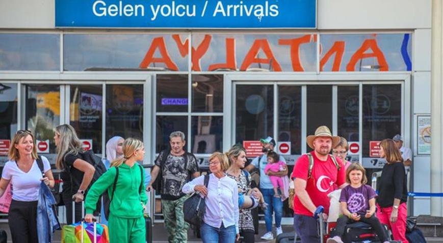 Antalya Havalimanı'nda yolcu trafiği rekoru! - Son Haberler - Milliyet