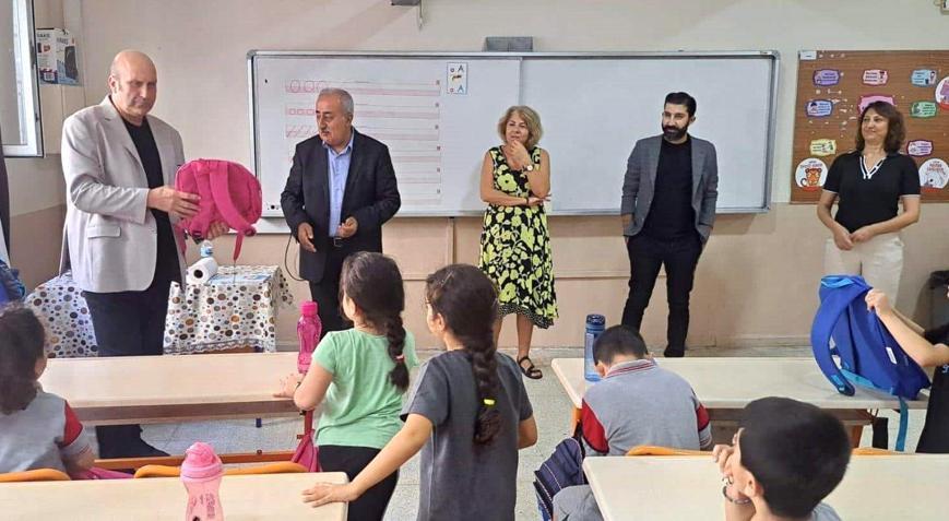 Hatay’da öğrencilere kırtasiye yardımı
