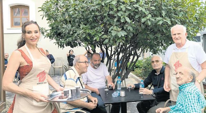 Farkındalık için kahve servisi
