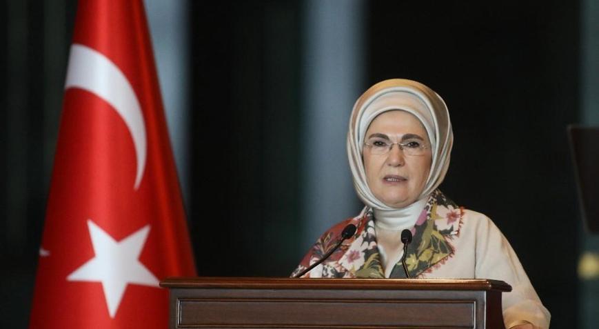 Emine Erdoğandan yapışık ikizlerin Türkiyedeki ameliyatla ayrılmasına ilişkin paylaşım