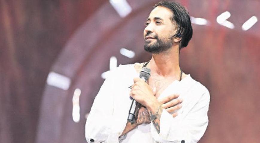 Harbiye’de yeni şarkısını söyledi