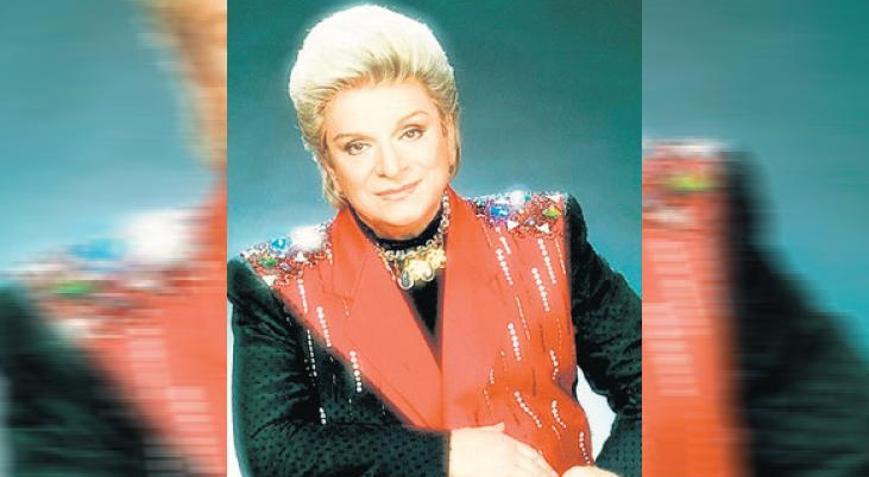 Zeki Müren dualarla anıldı