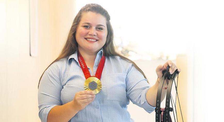 Öznur Cüre Girdi imkansızı altına buladı