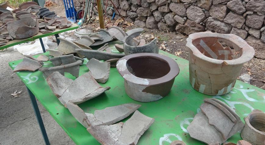 Assos Antik Kentinde 1700 yıllık lazımlıklar gün yüzüne çıkarıldı