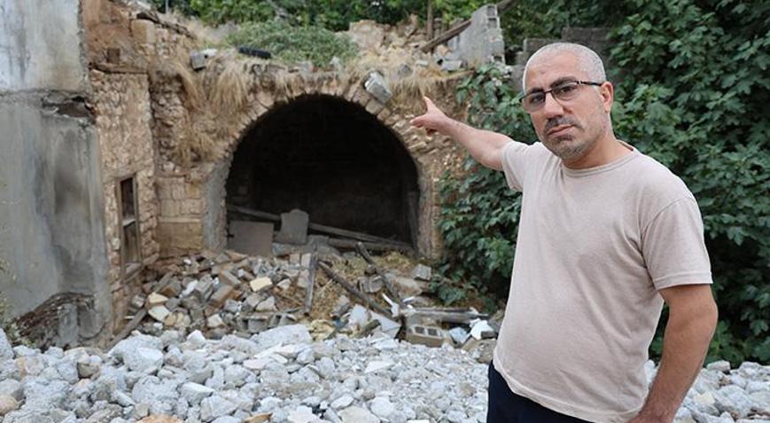 Depremde yıkılan binanın altından tarih fışkırdı