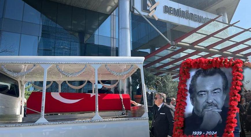 Güneri Cıvaoğlu’na Demirören Medya Centerda veda