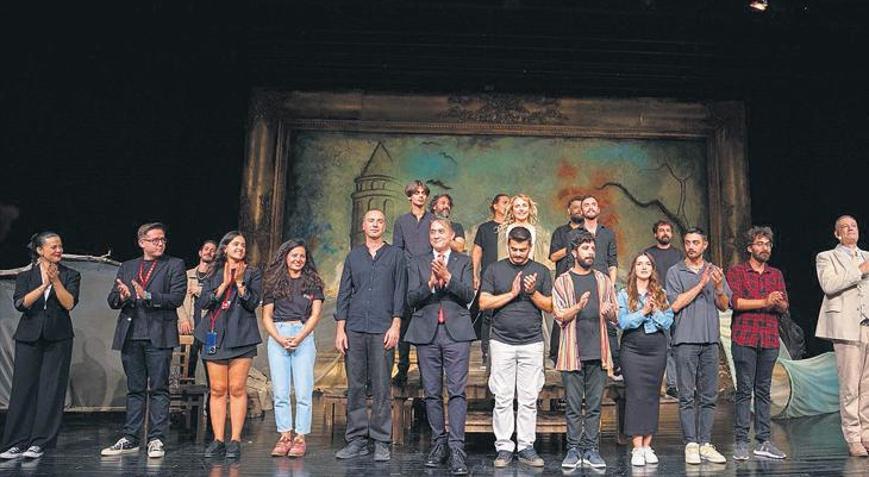 Şehir Tiyatroları sezonu açtı