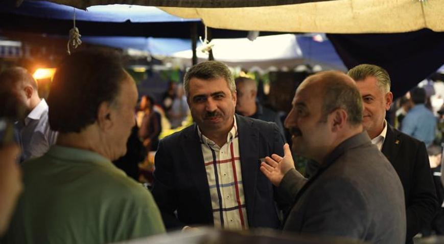 Bursa Milletvekili Mustafa Varank, pazarcı esnafını ziyaret etti