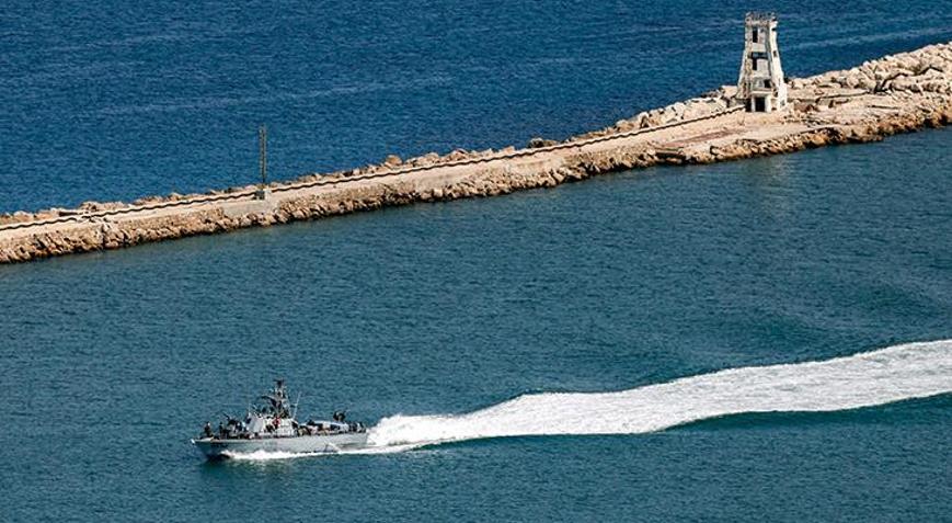 Hizbullah, Hayfadaki deniz üssüne füzeler ateşledi