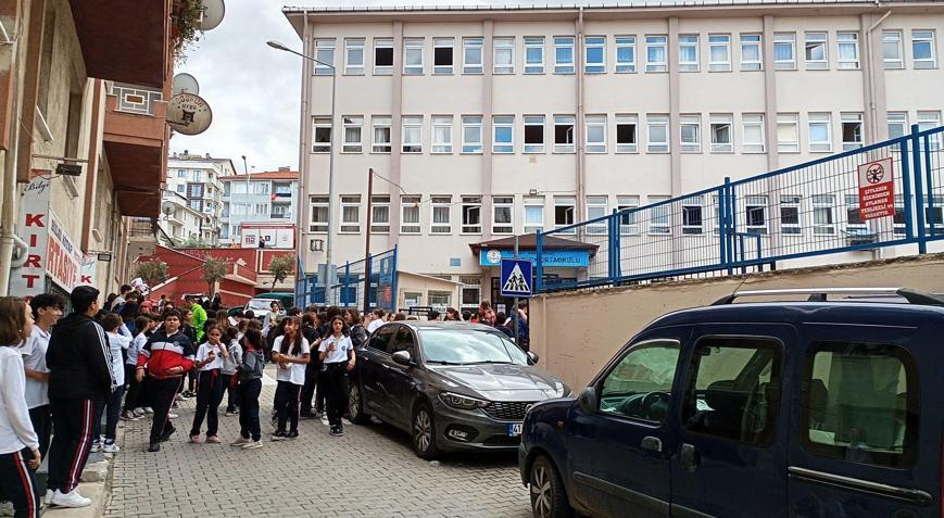 Derste yere yanlışlıkta cıva döküldü; okul tatil edildi