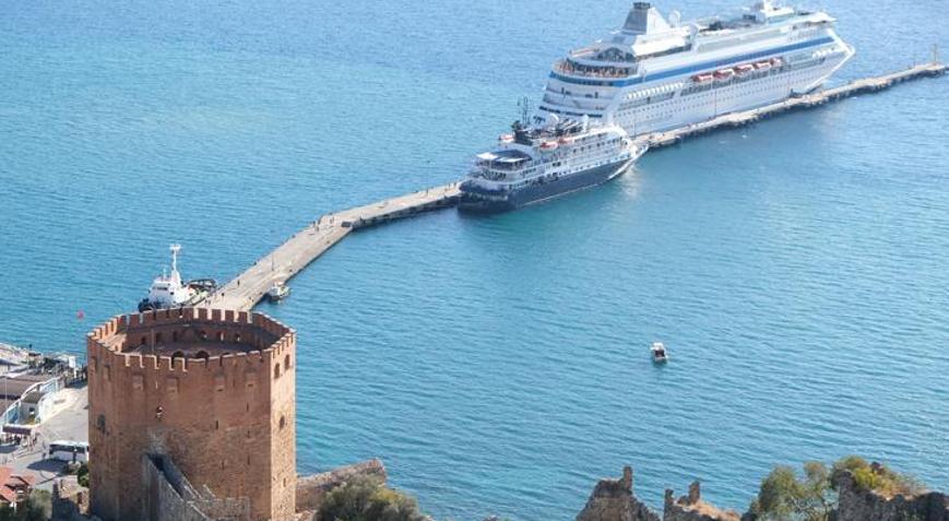 Alanyaya 2 kruvaziyer ile 1132 turist geldi