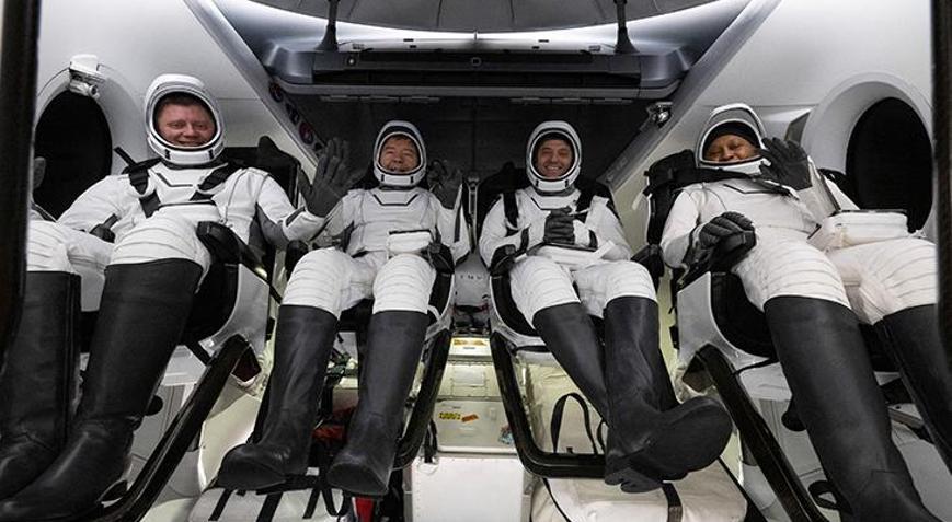 Uzayda mahsur kalan mürettebat Dünya’ya döndü