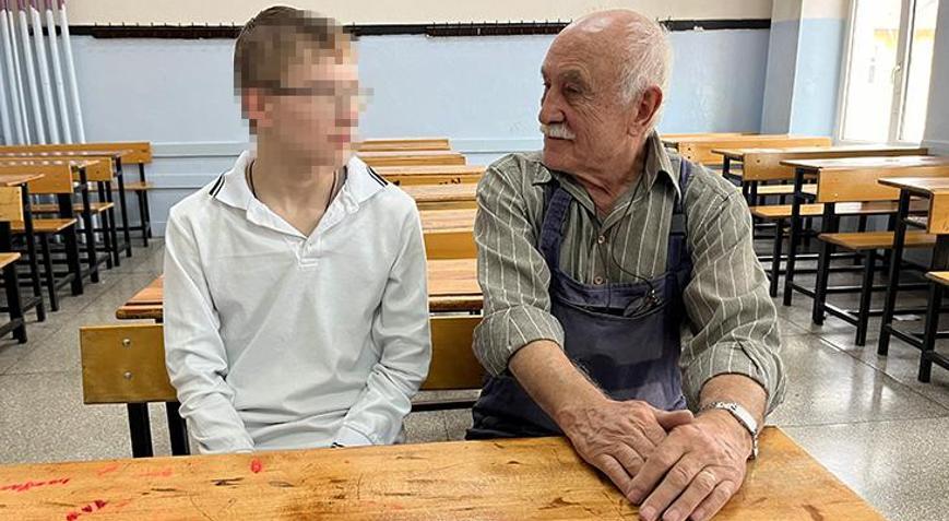 80 yaşındaki dededen alkışlanacak fedakarlık: Bir torunumu getirdim ama şu an 800 torunum var