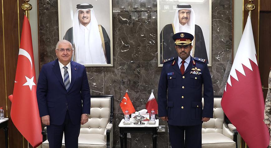 Bakan Güler Katardaki Türk askerlerini ziyaret etti