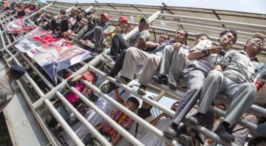 Seçim kalabalığına dayanamayan köprü çöktü: 7 ölü