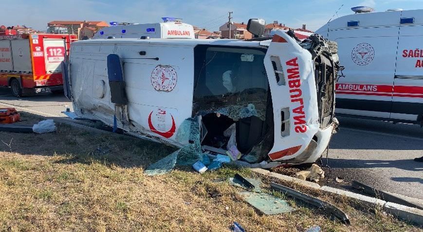 Ambulans kaza yaptı Çok sayıda yaralı var