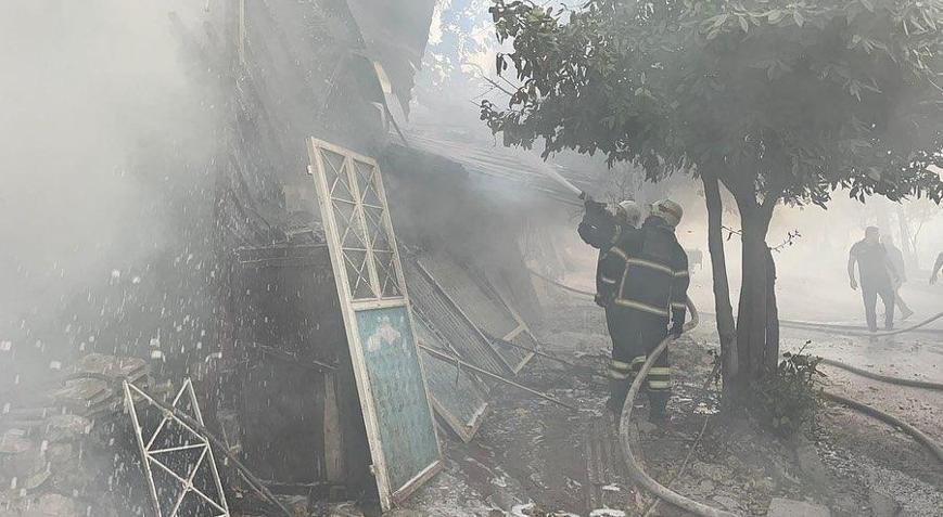 Hatay’da hurdacı dükkanı yandı