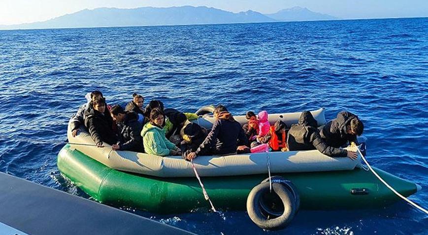 Yunan unsurlarınca geri itilen 30 kaçak göçmen kurtarıldı