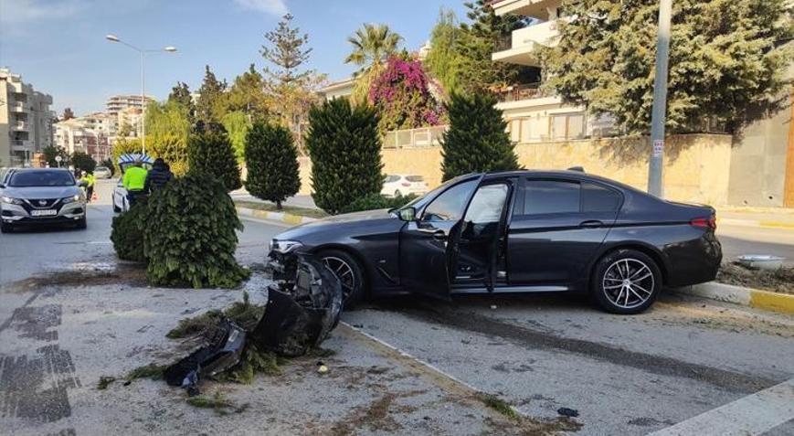 15 yaşındaki çocuk sürücü lüks araç ile ortalığı savaş alanına çevirdi