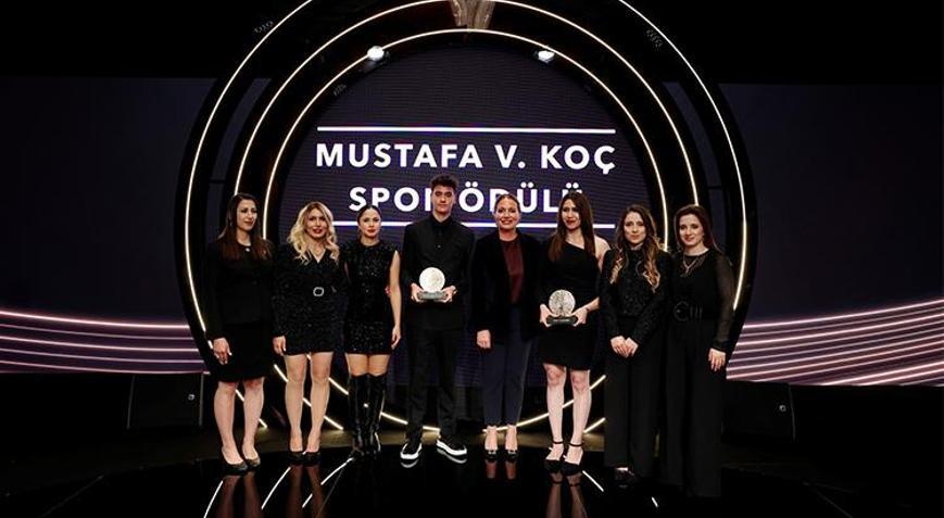 Golbol Kadın Milli Takımı ve Milli Yüzücü Kuzey Tunçelli’ye anlamlı ödül