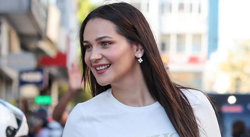 Gülsim Alinin alışveriş kombini Hayranlarını ihmal etmedi