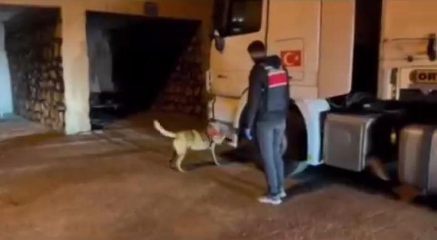 Biber yüklü TIRda uyuşturucu ele geçirildi: 1 gözaltı