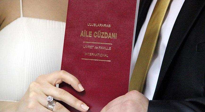 Şaşkına çeviren olay Nikah memuru nikahını kıydığı damatla kendini evlendirdi