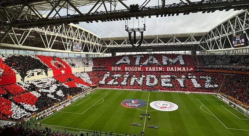 Galatasaraylı taraftarlardan 10 Kasım için dev koreografi