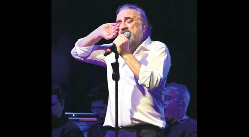 Gözyaşını tutamadı