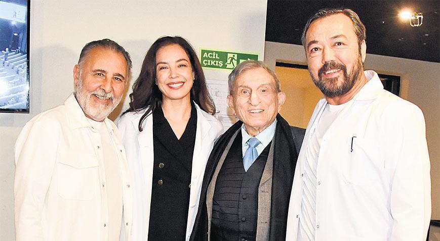 5 yıl sonra sahnelere geri dönen Azra Akın: Çok emek verdik