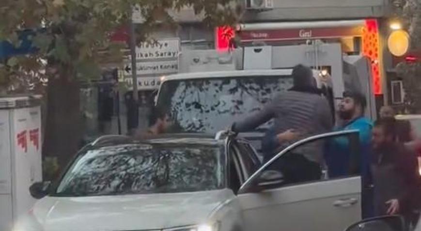 İstanbul- Üsküdarda çöp toplama aracı çalışanlarıyla otomobil sürücüsü arasında tartışma