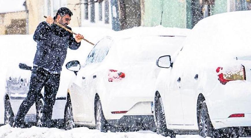 Kış sert yüzünü gösterdi: Kar yağışı 2 can aldı