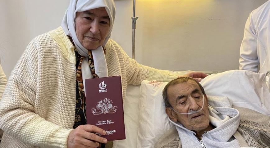 İnat uğruna ayrılmışlardı 65 yaşındaki gelin çiçek atma hayalini yıllar sonra gerçekleştirdi