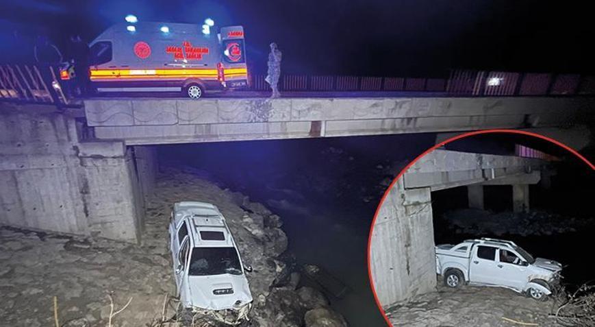 Hakkaride 15 metre yükseklikteki köprüden Zap Suyuna uçtu Kamyonetteki 4 kişi yaralandı