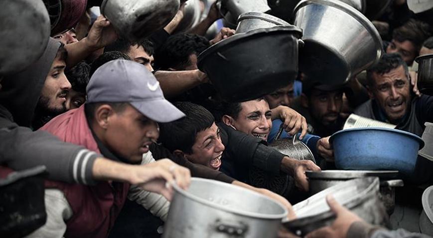 Gazzedeki hükümet: İsrail ordusu yardımları çalan çetelerle işbirliği yapıyor