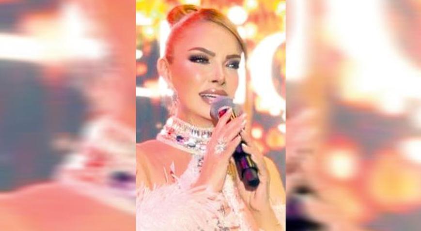 Kostümlere isim veriyor